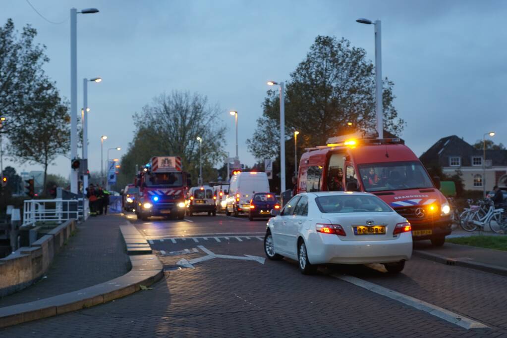 Zoektocht naar eigenaar verlaten scootmobiel op brug
