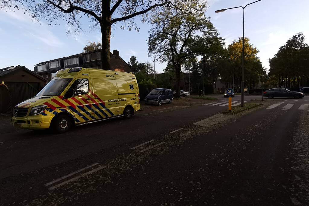 Fietser licht gewond na aanrijding met auto