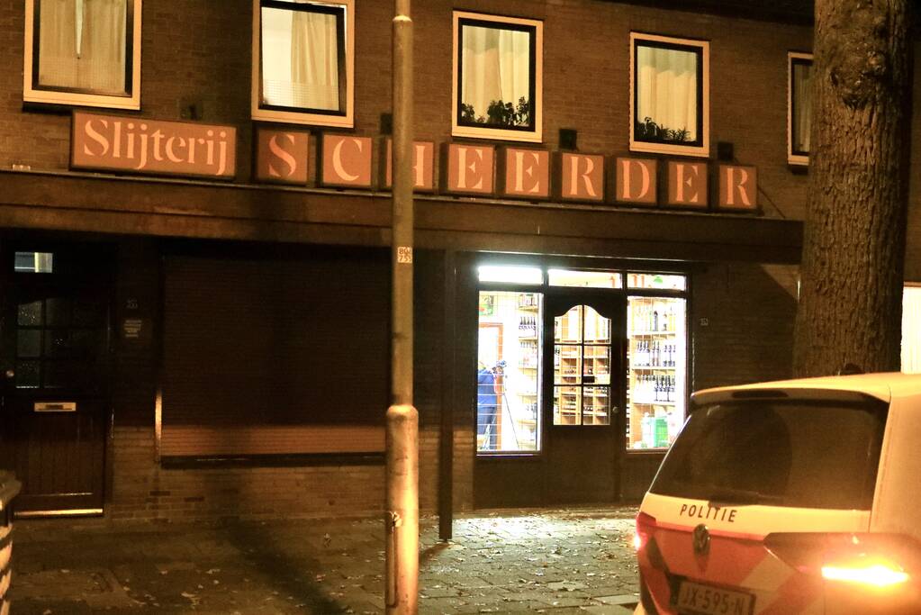 Overval op slijterij, politie doet onderzoek