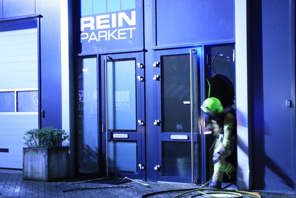 Brand in loods van stucadoorsbedrijf