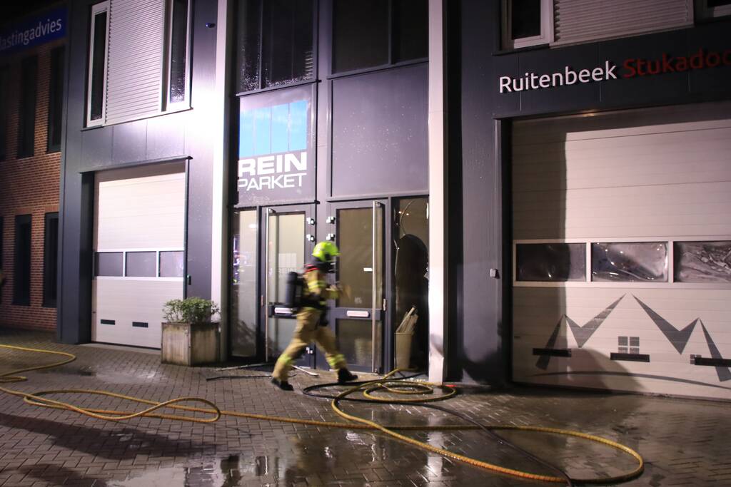 Brand in loods van stucadoorsbedrijf