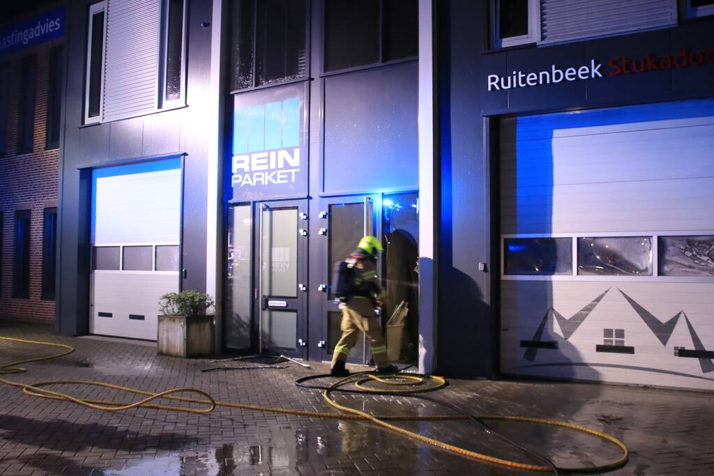 Brand in loods van stucadoorsbedrijf