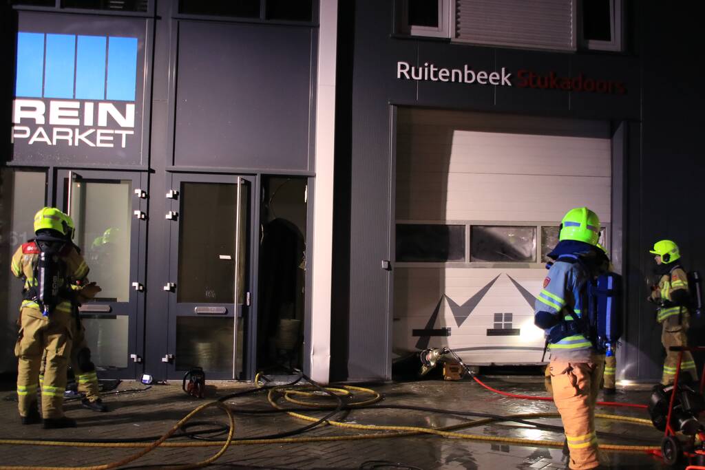 Brand in loods van stucadoorsbedrijf