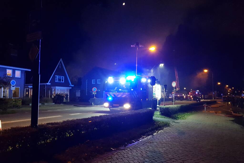 Twee woningen ontruimd na uitslaande brand in atelier