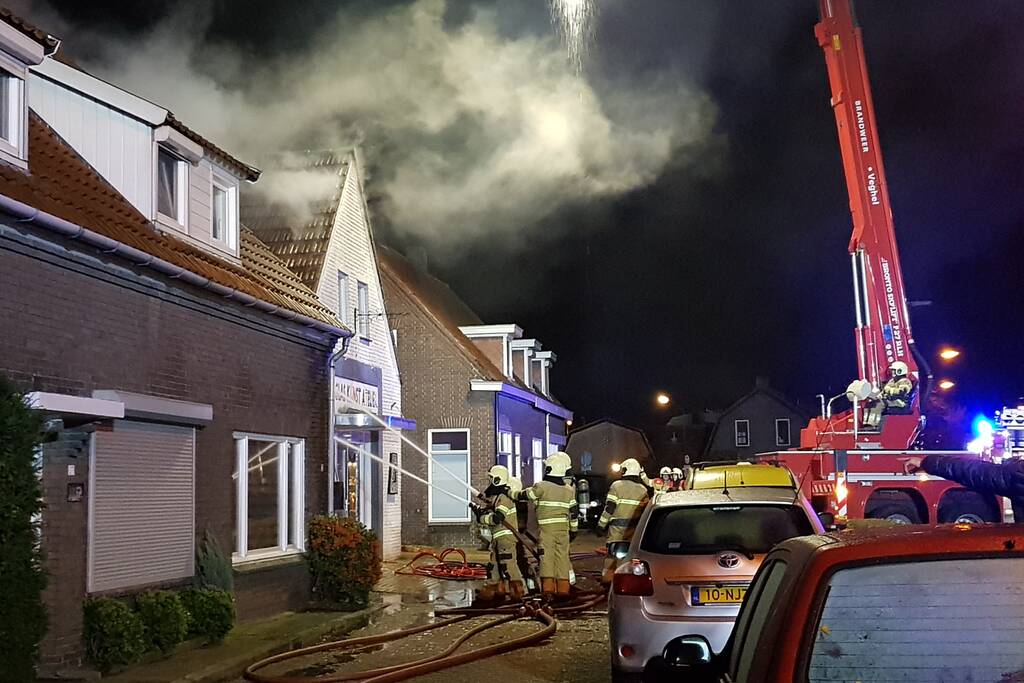 Twee woningen ontruimd na uitslaande brand in atelier