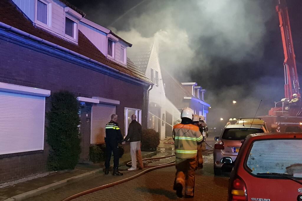 Twee woningen ontruimd na uitslaande brand in atelier