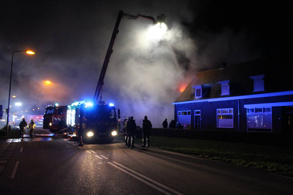 Twee woningen ontruimd na uitslaande brand in atelier
