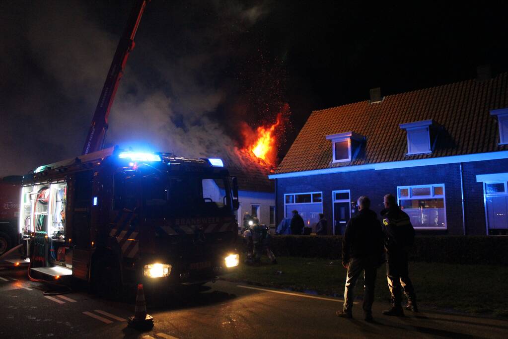 Twee woningen ontruimd na uitslaande brand in atelier