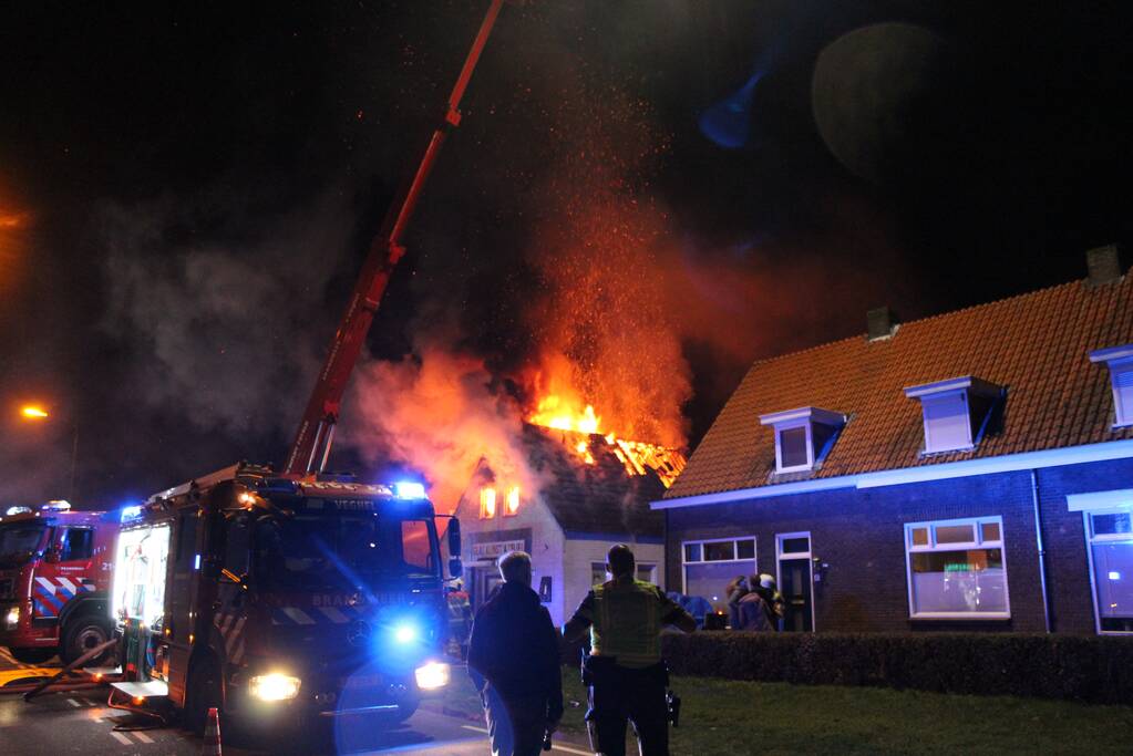 Twee woningen ontruimd na uitslaande brand in atelier