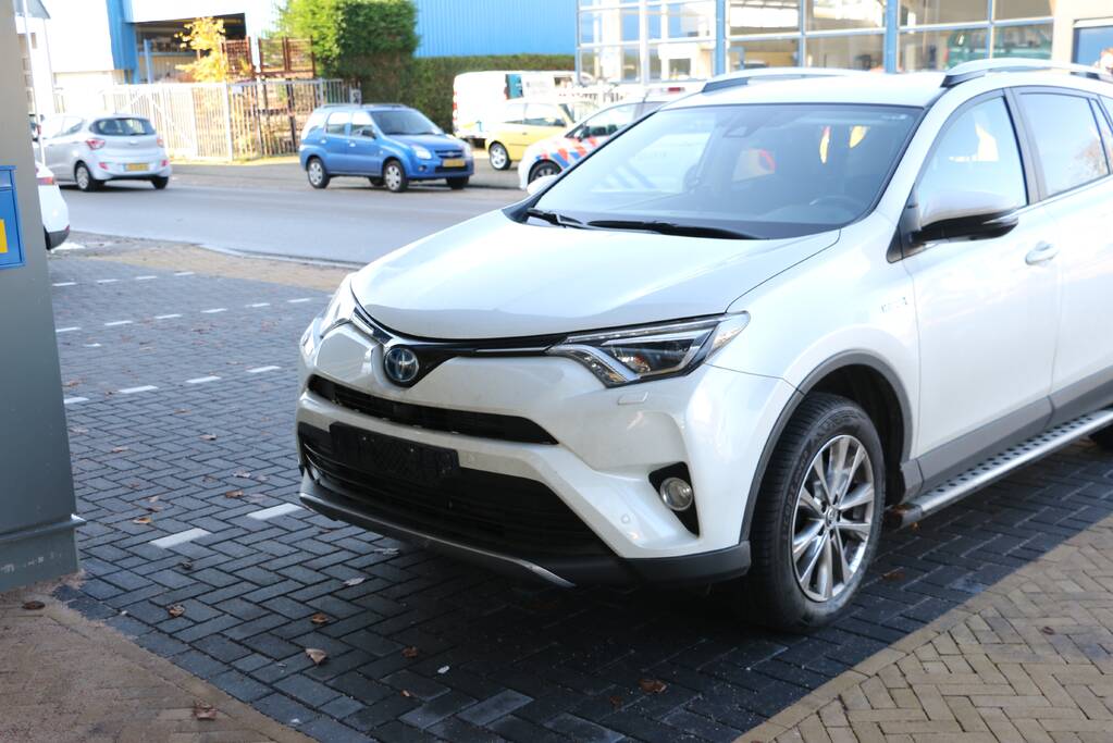 Snorbrommer aangereden door personenauto