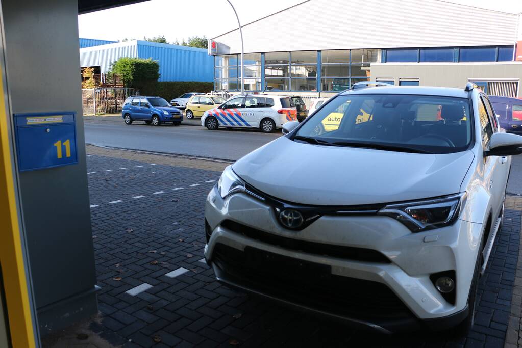 Snorbrommer aangereden door personenauto