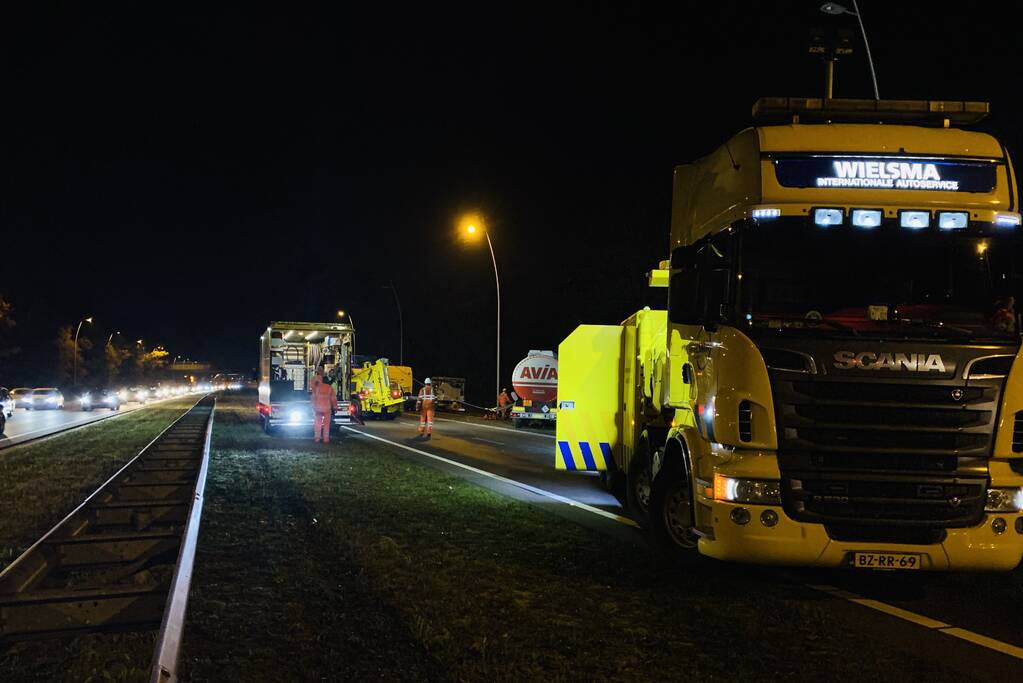 Tankwagen knalt op maaivoertuig, drie personen gewond