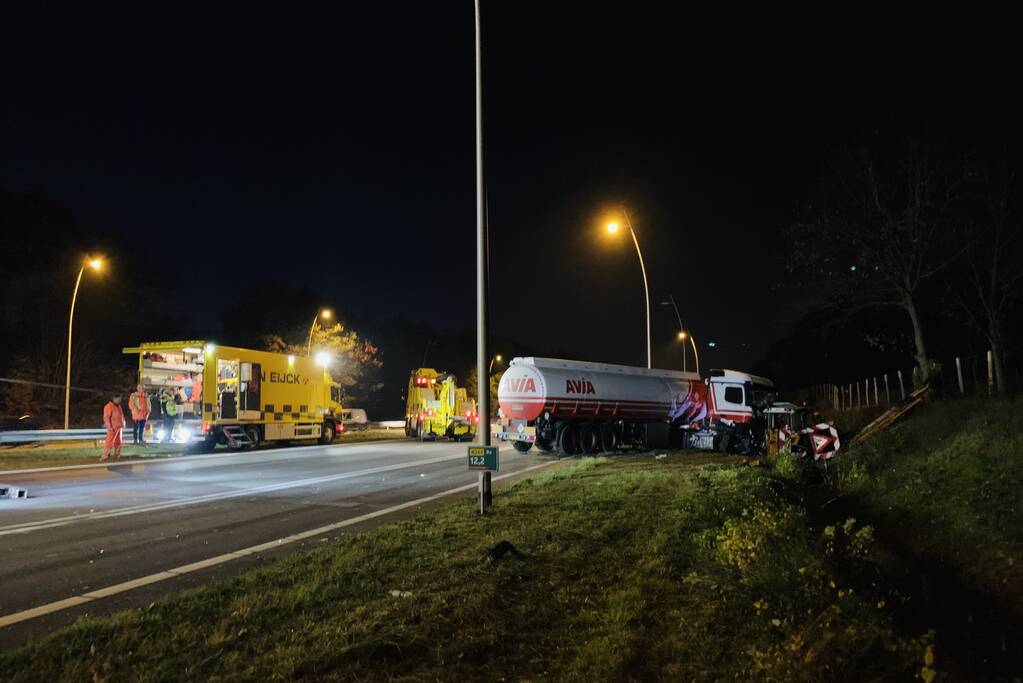 Tankwagen knalt op maaivoertuig, drie personen gewond