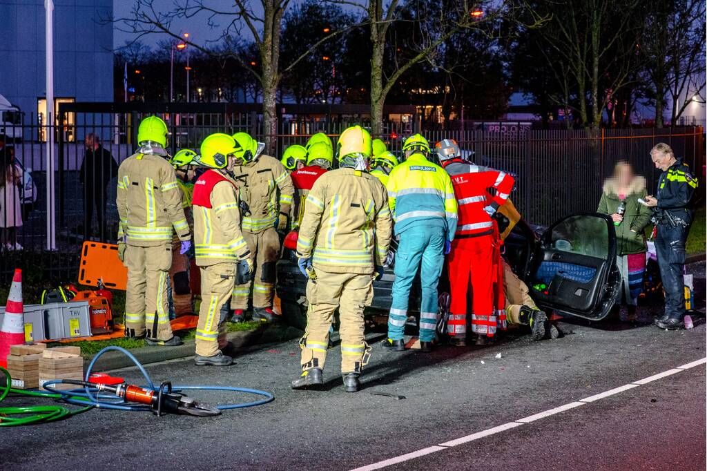 Enorme ravage bij zwaar ongeval in Albrandswaard, twee personen gewond