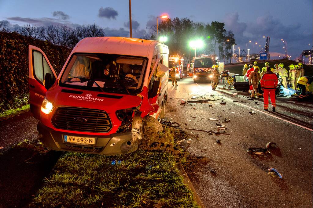 Enorme ravage bij zwaar ongeval in Albrandswaard, twee personen gewond