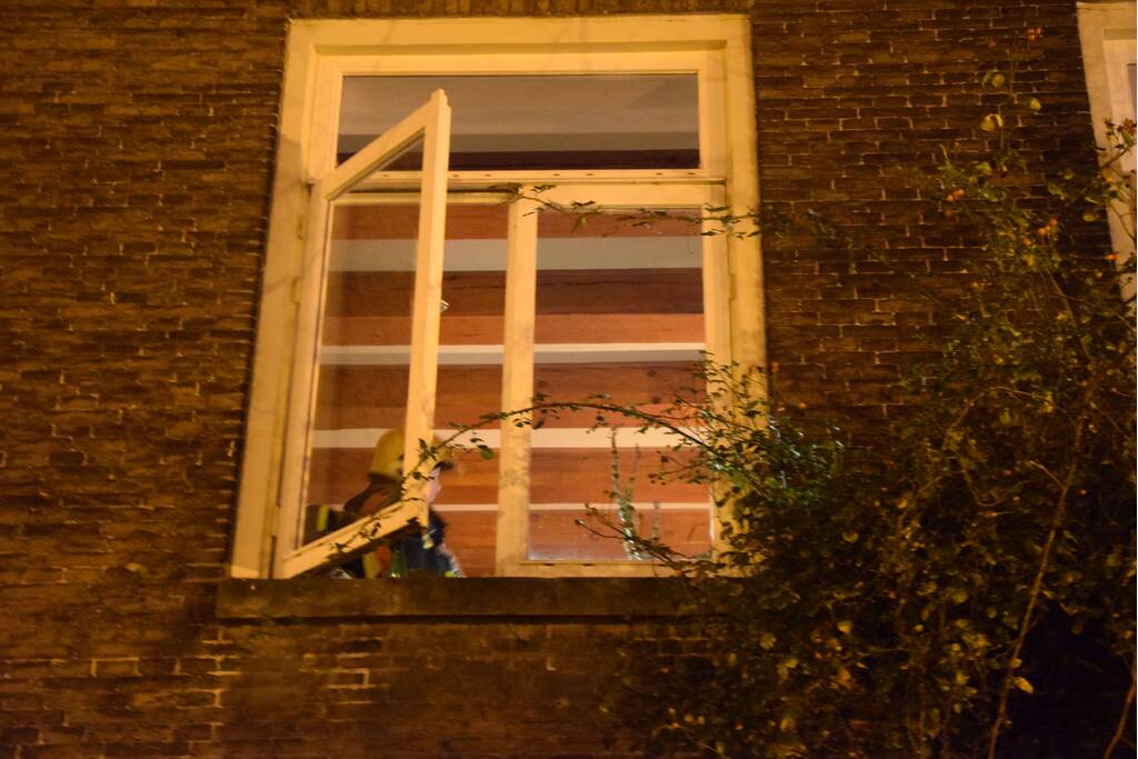 Kaars zorgt voor brand in woning