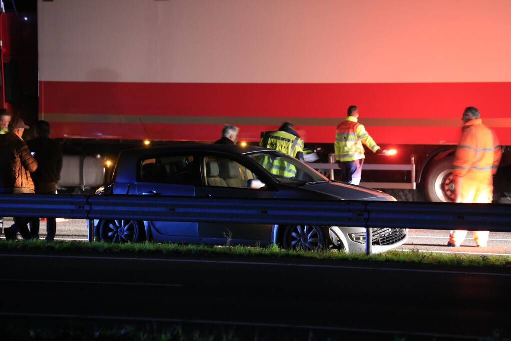Flinke file na aanrijding met vrachtwagen