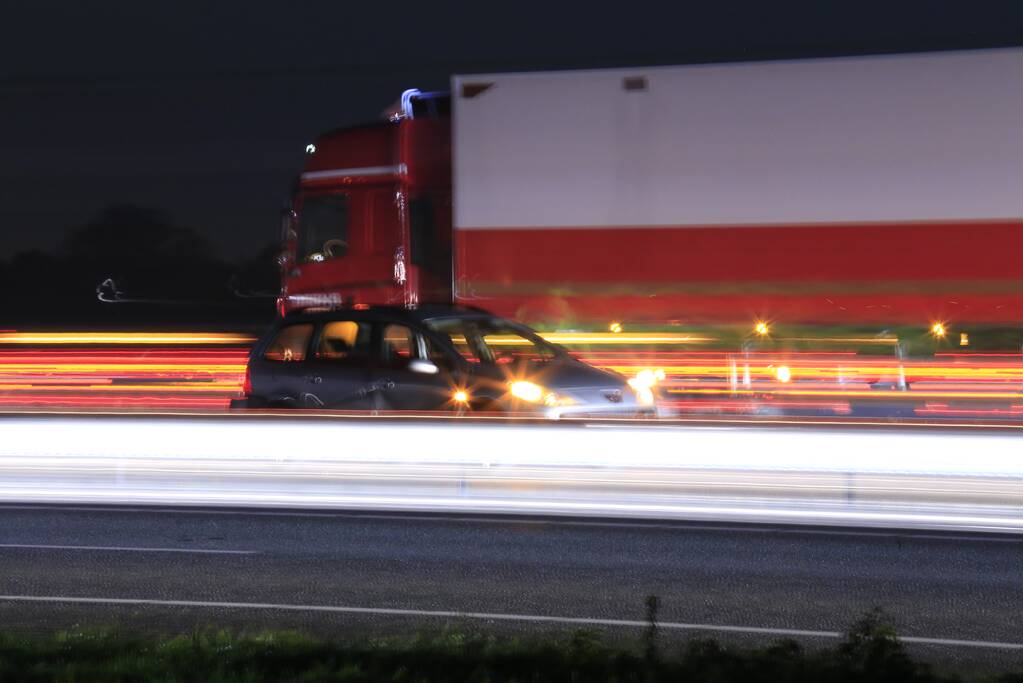 Flinke file na aanrijding met vrachtwagen