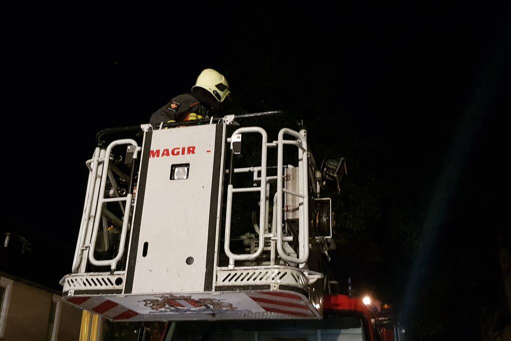 Schade na blikseminslag in dak van woning