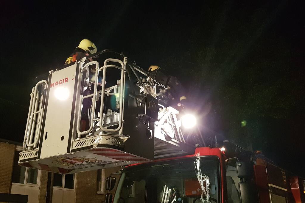 Schade na blikseminslag in dak van woning