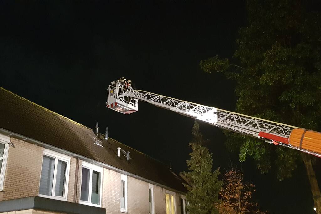 Schade na blikseminslag in dak van woning