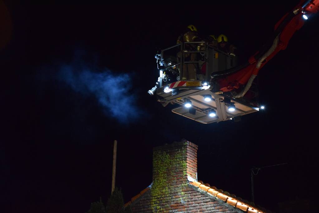 Brand in schoorsteen snel geblust