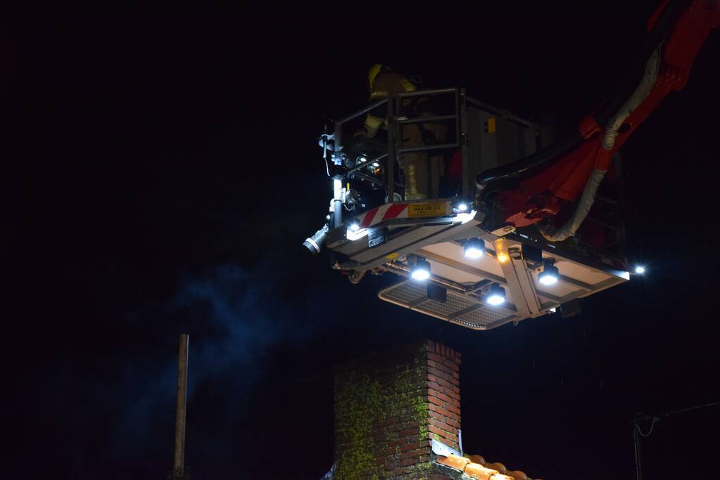 Brand in schoorsteen snel geblust