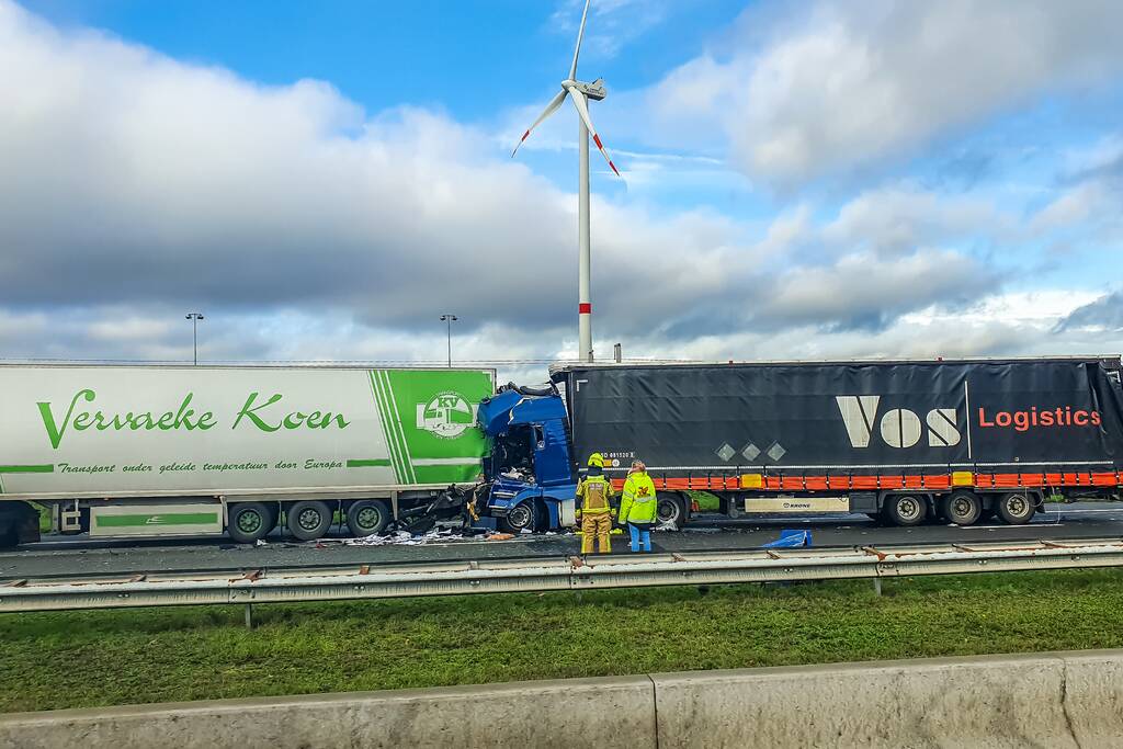 Lange files door zwaar ongeval met vrachtwagens