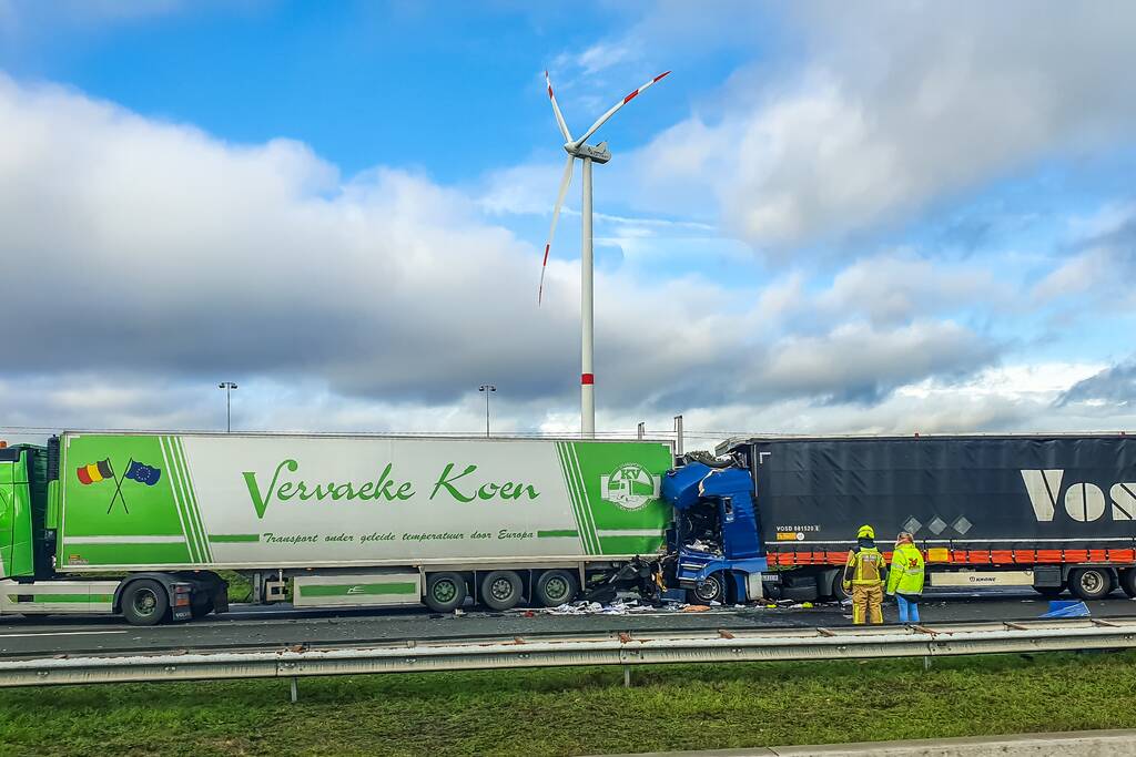 Lange files door zwaar ongeval met vrachtwagens