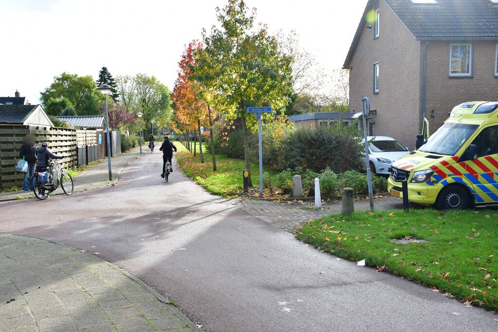 Twee fietsster botsen op fietspad