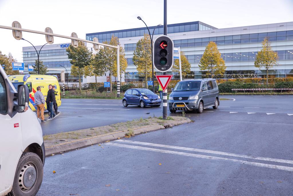 Automobiliste gewond na botsing met bestelbus in Vathorst