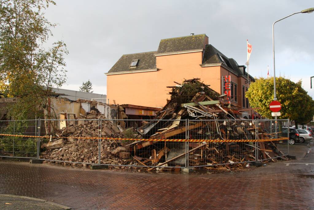 Trieste aanblik uitgebrande winkelpand