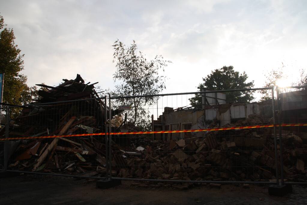 Trieste aanblik uitgebrande winkelpand