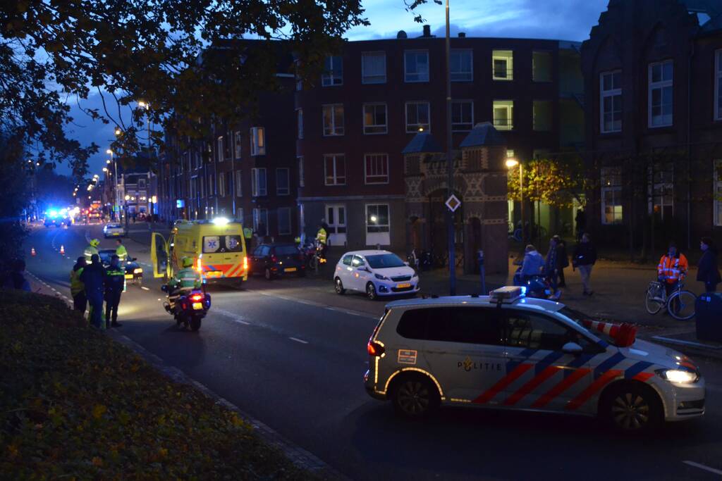 Fietser zwaargewond na aanrijding met auto