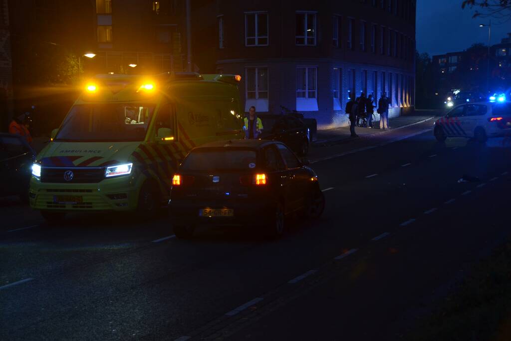 Fietser zwaargewond na aanrijding met auto