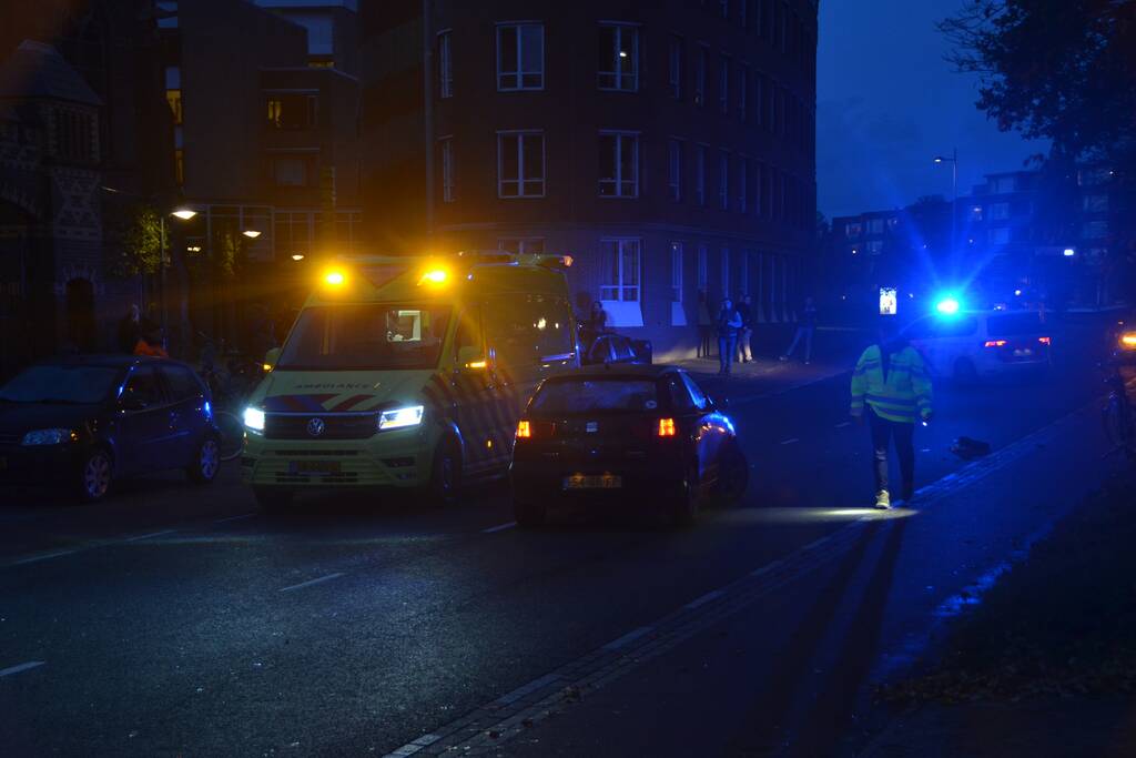 Fietser zwaargewond na aanrijding met auto
