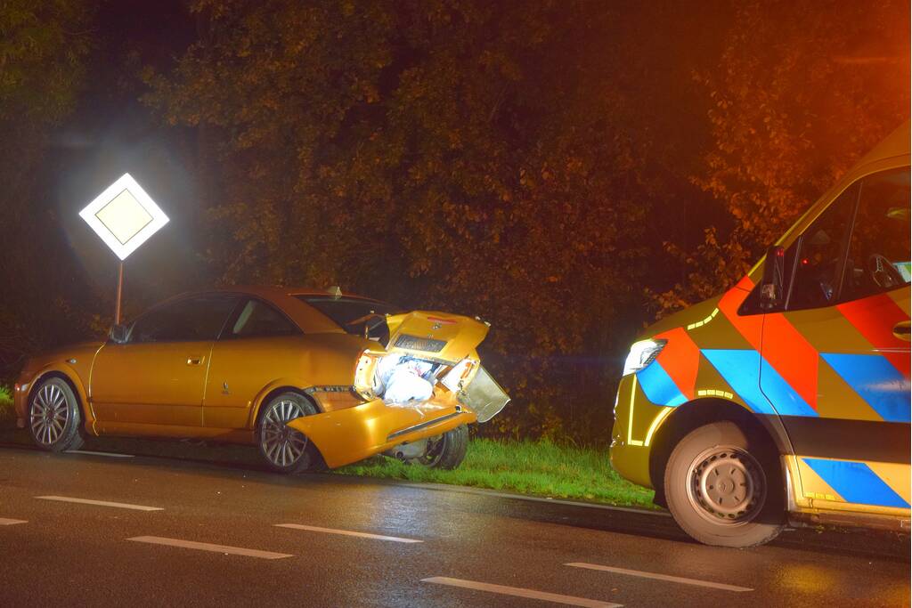 Vier personenautos met elkaar in botsing