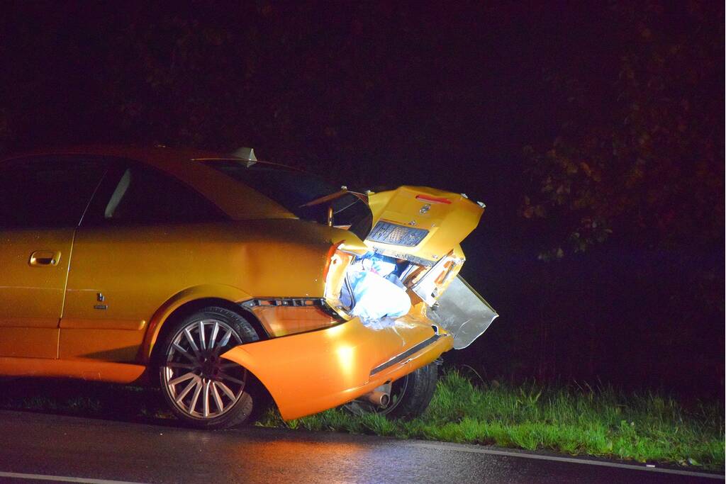 Vier personenautos met elkaar in botsing