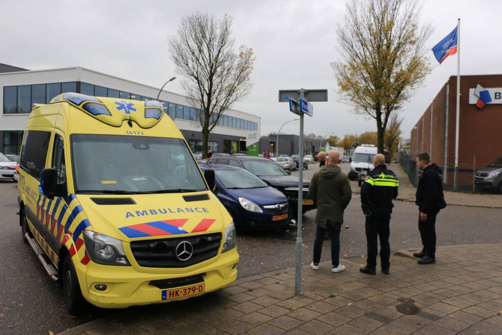 Bestuurder gewond bij aanrijding op kruising