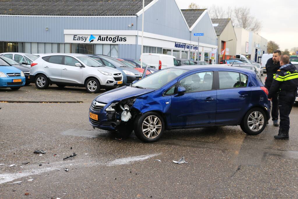 Bestuurder gewond bij aanrijding op kruising