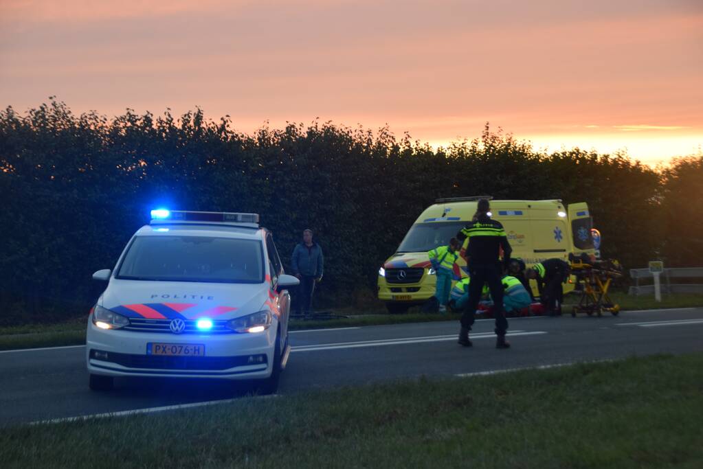 Fietser gewond na aanrijding met bestelbus
