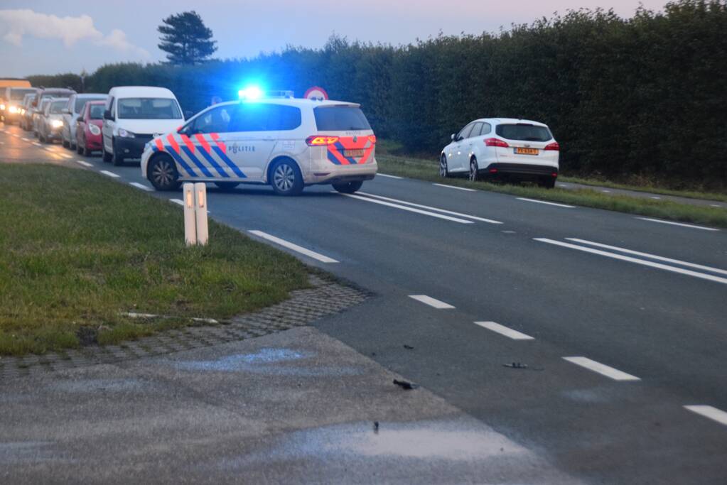 Fietser gewond na aanrijding met bestelbus
