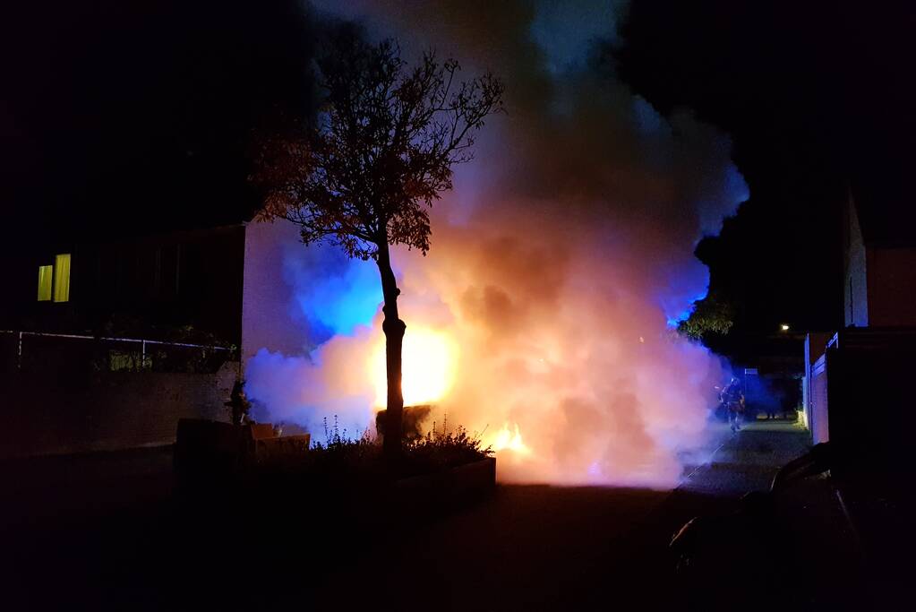 Auto verwoest door brand