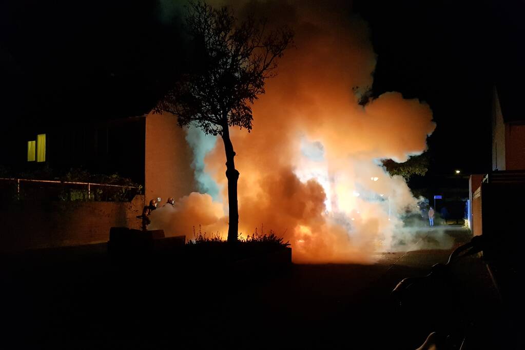 Auto verwoest door brand