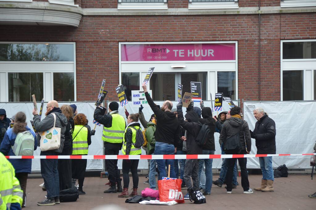 Demonstranten KOZP bij intocht Sinterklaas