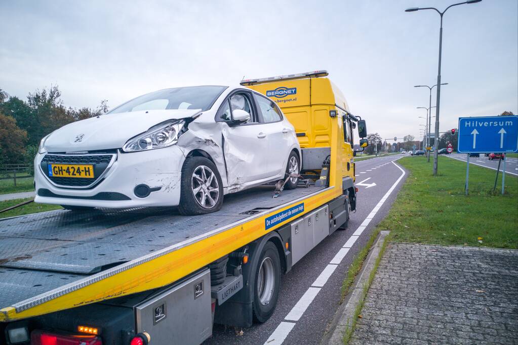 Flinke ravage bij aanrijding op kruising