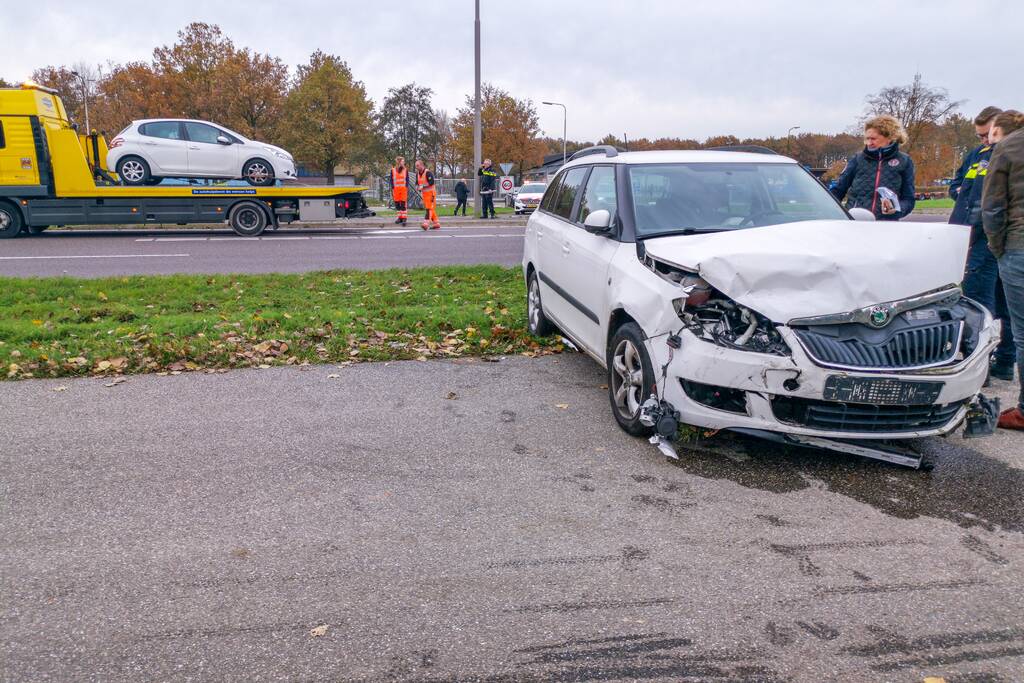 Flinke ravage bij aanrijding op kruising