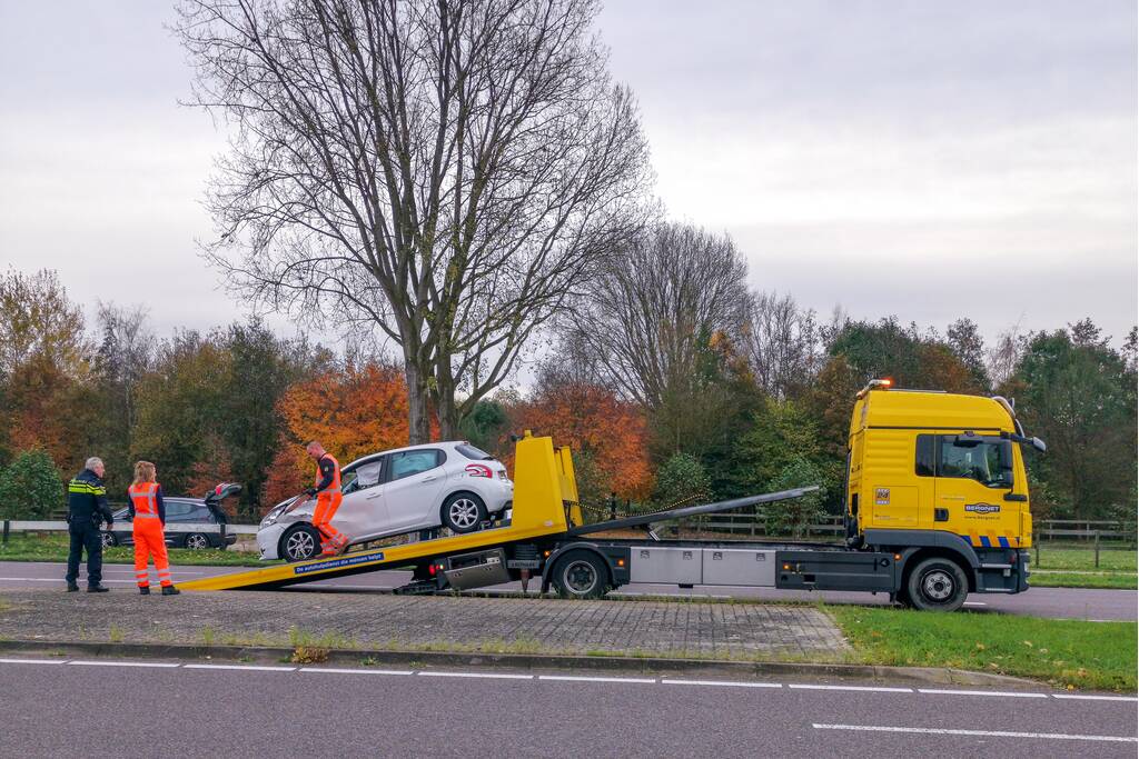 Flinke ravage bij aanrijding op kruising