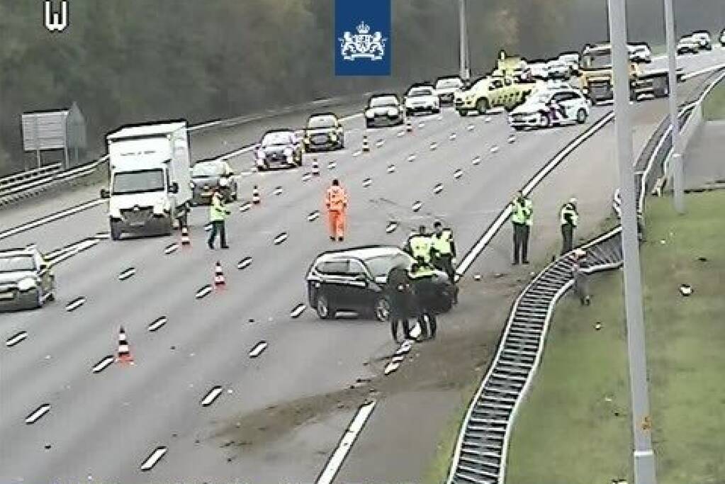 Drukte op de snelweg door ongeval met meerdere voertuigen