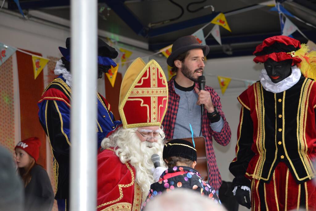 Gemoedelijke sinterklaas intocht Schiebroek